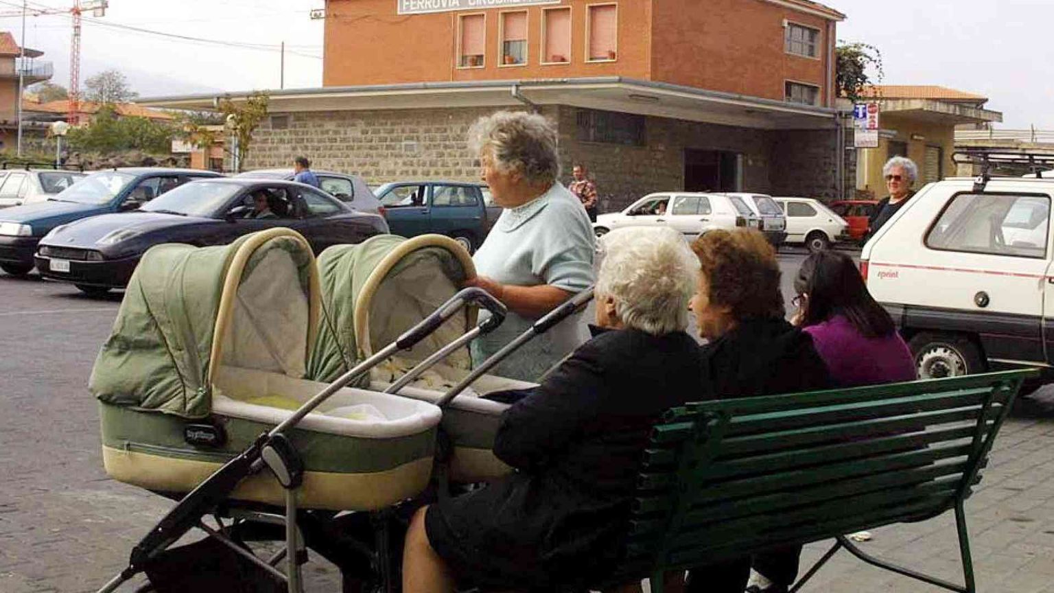 Italia Paese di sonnambuli, alla ricerca della felicità nelle piccole cose