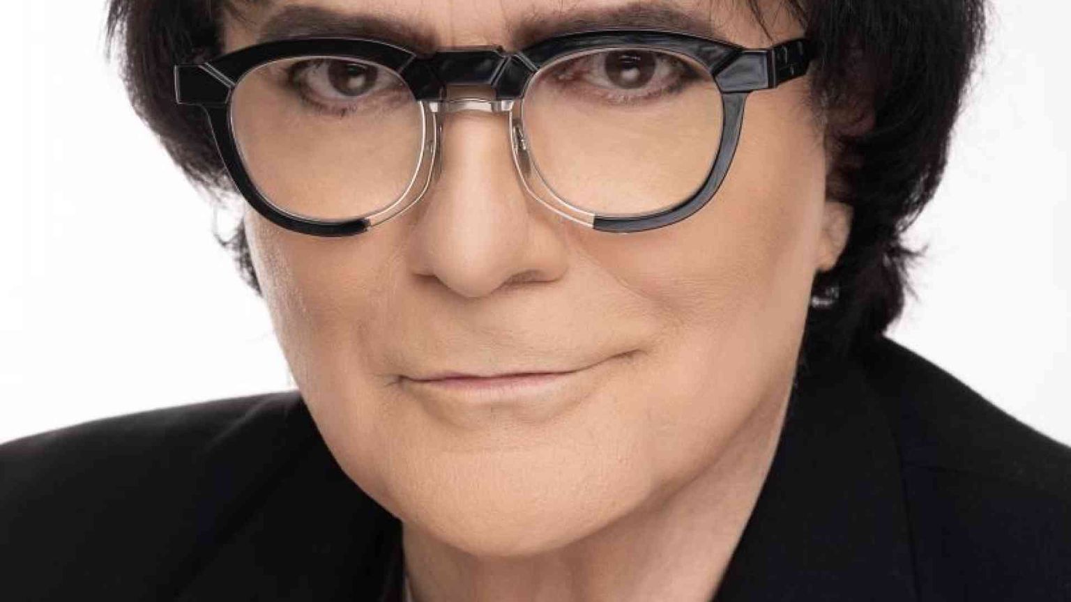 Renato Zero: «Un Natale di impegno e contro la violenza»