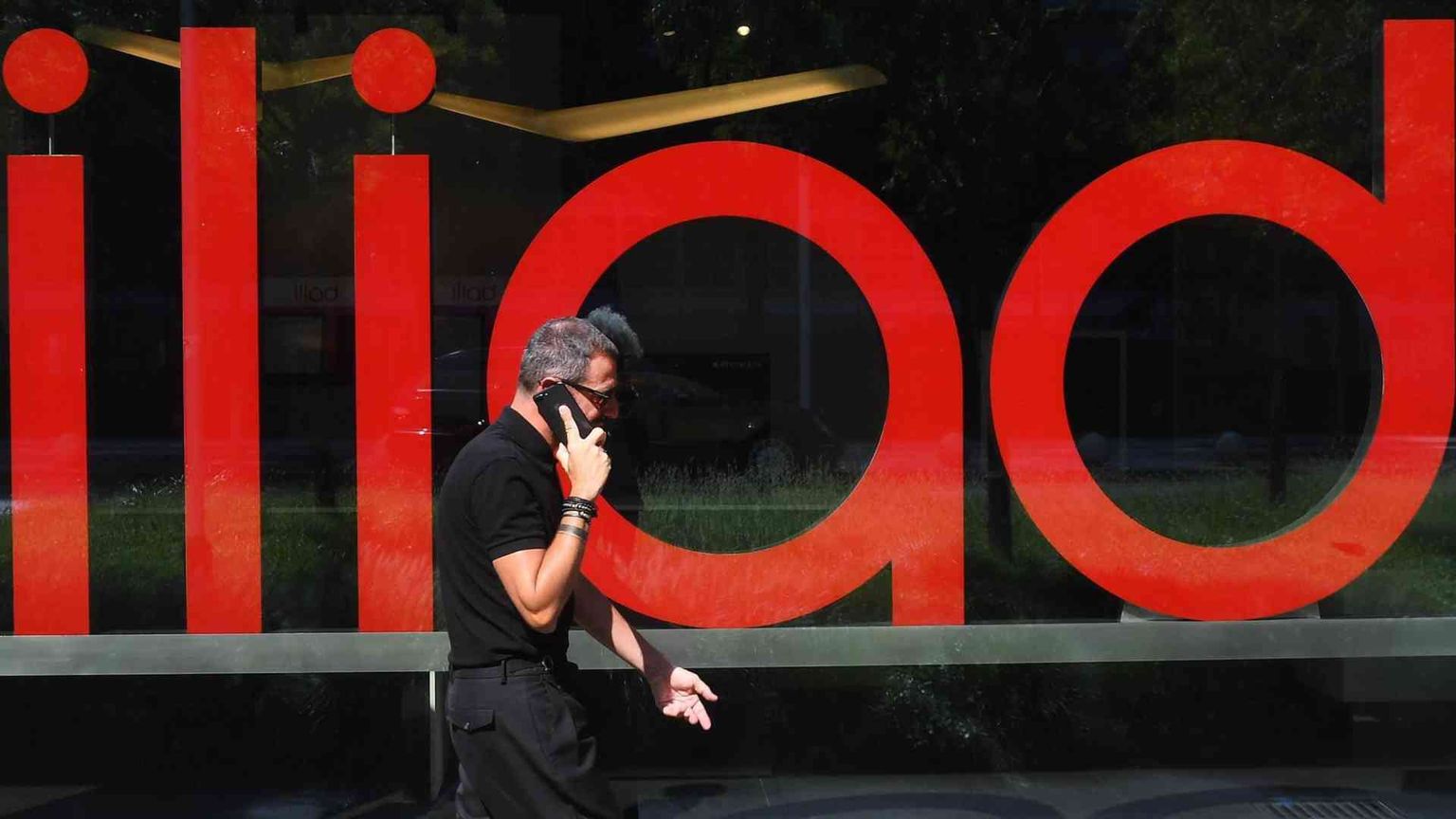 Iliad propone la fusione a Vodafone: parte il risiko delle tlc?