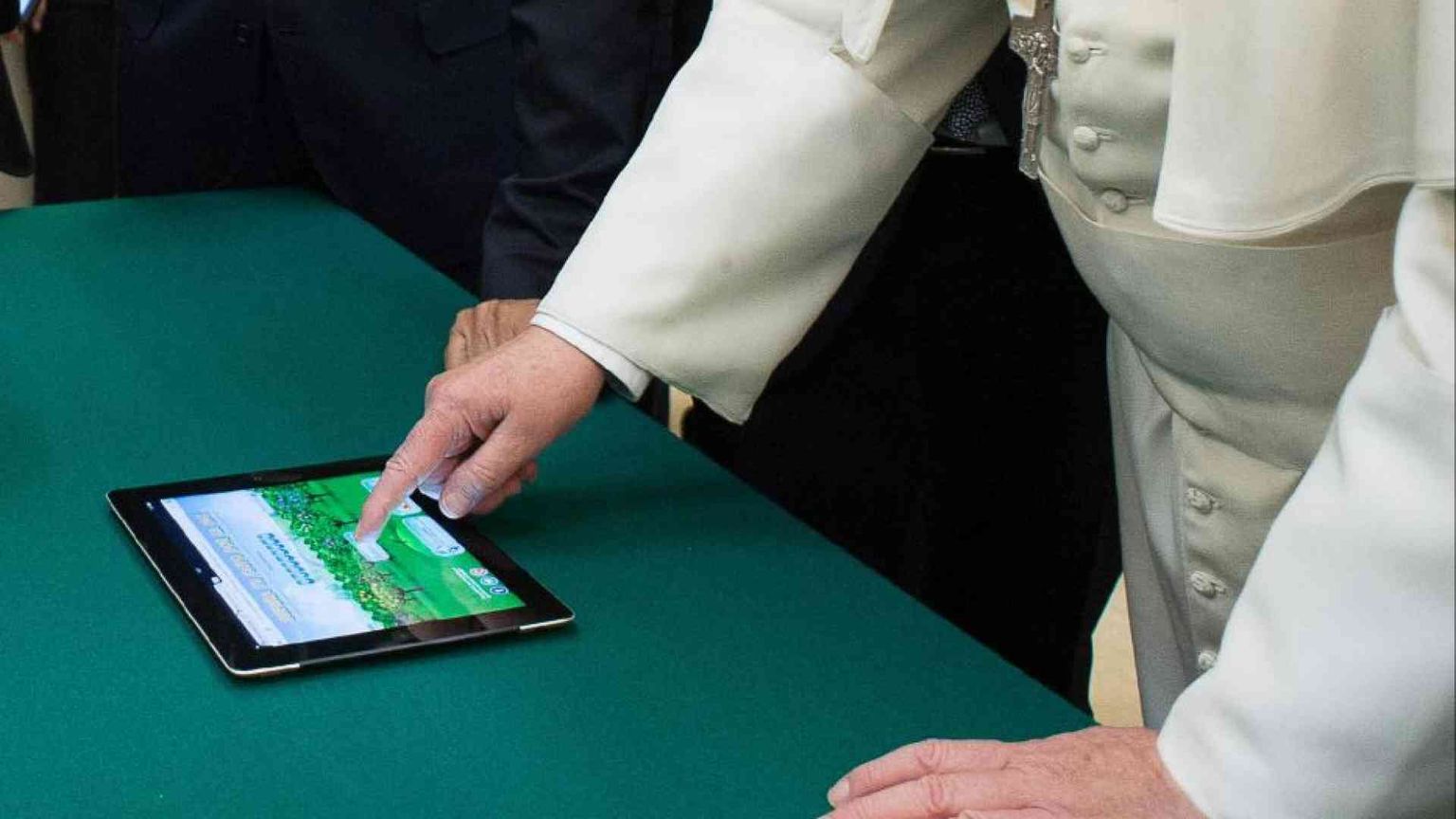 L'IA può essere etica e per la pace. Papa Francesco apre la via al mondo