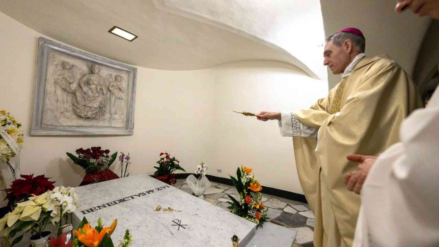 Il ricordo di Benedetto XVI: ha servito con amore e sapienza la Chiesa