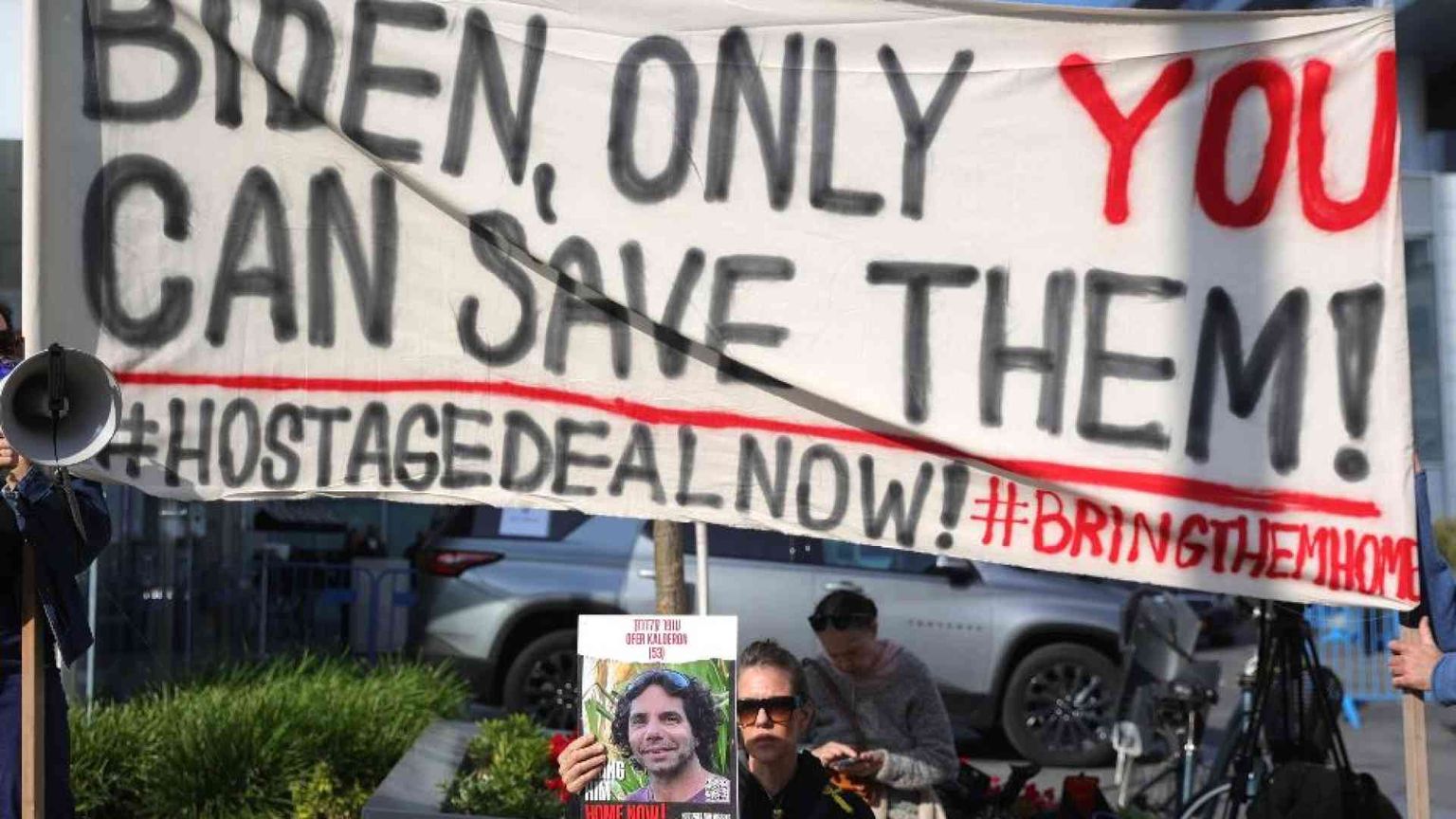 La rivolta dei parenti degli ostaggi: fermeremo gli aiuti a Gaza