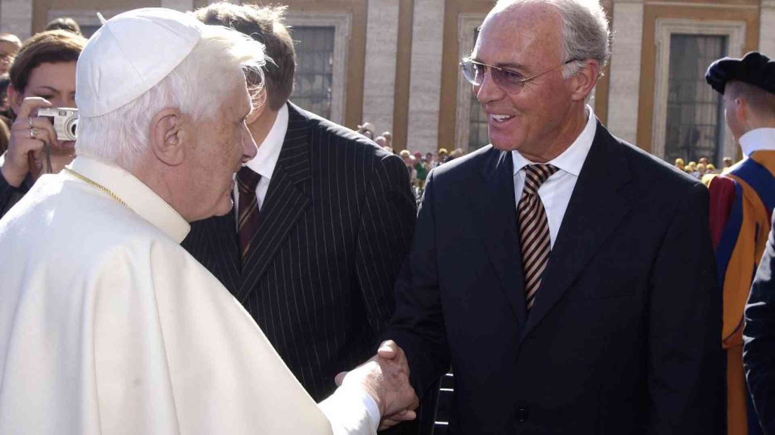 Beckenbauer e l'incontro con papa Ratzinger: «Il più bello della mia vita»