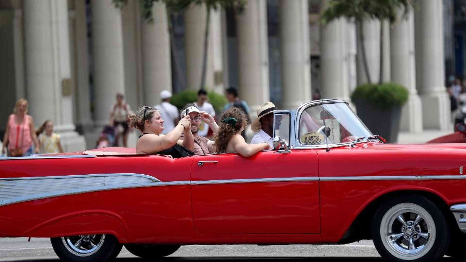 Fine delle sovvenzioni di Stato: a Cuba la benzina aumenta del 500%