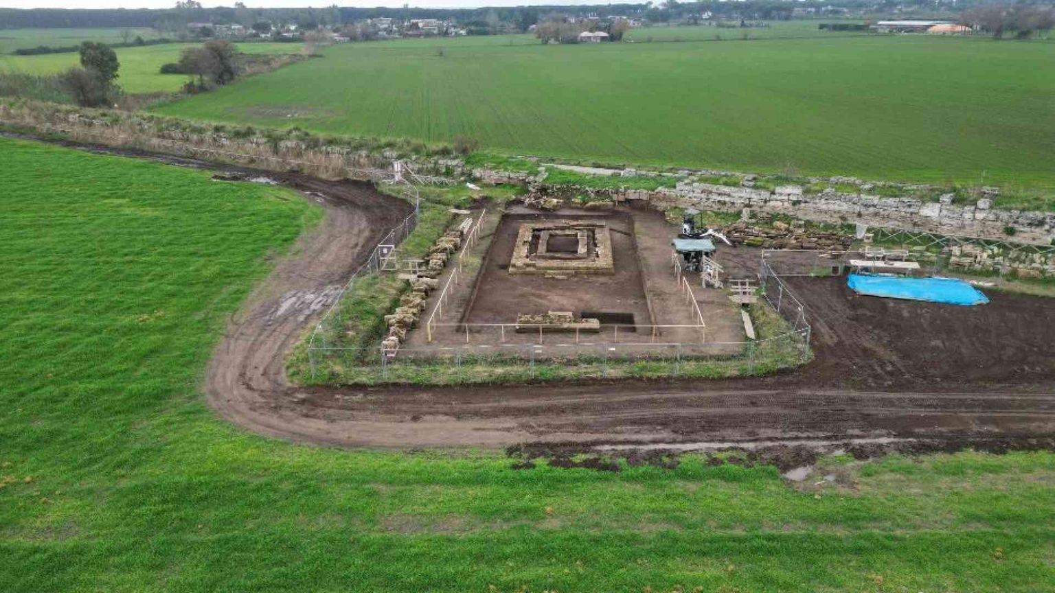 Nuova scoperta a Paestum: svelati altri due templi dorici
