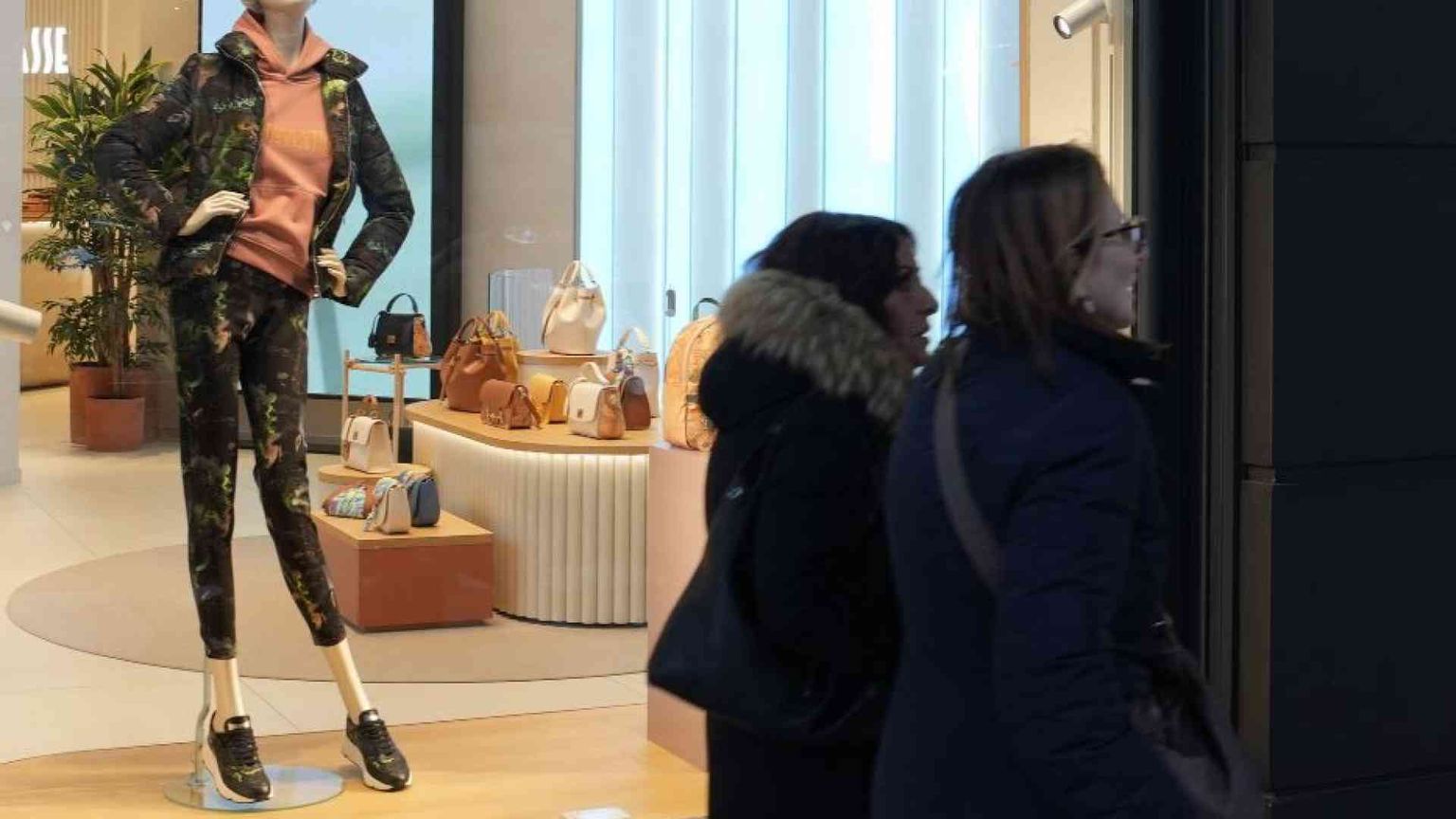 Sfruttati per le borse di lusso, morì un operaio. Alviero Martini commissariata