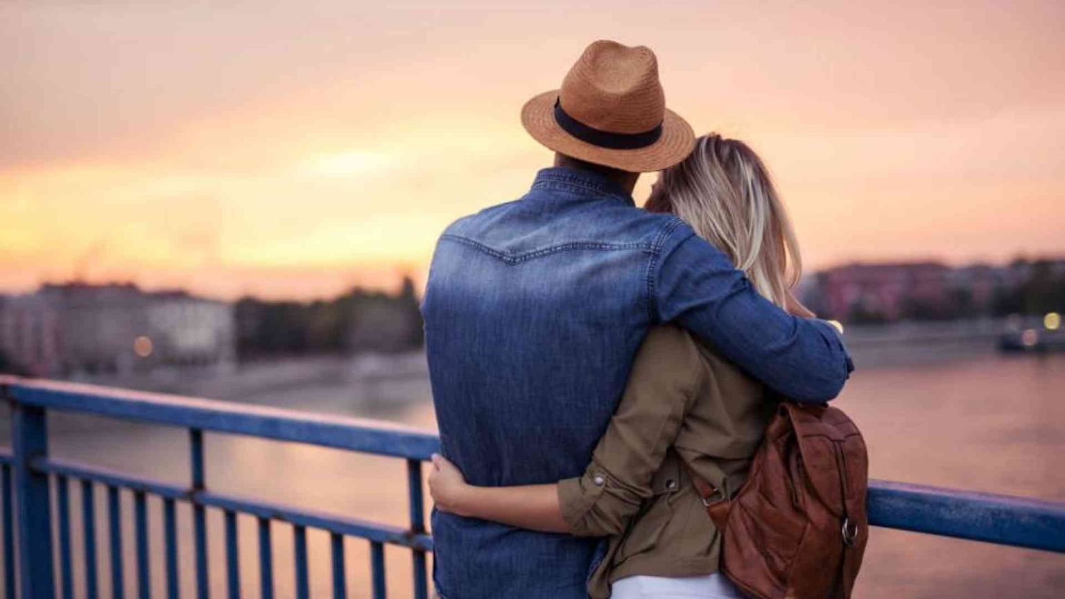 La maternità è ancora “cool”. Forse in crisi è l'amore di coppia