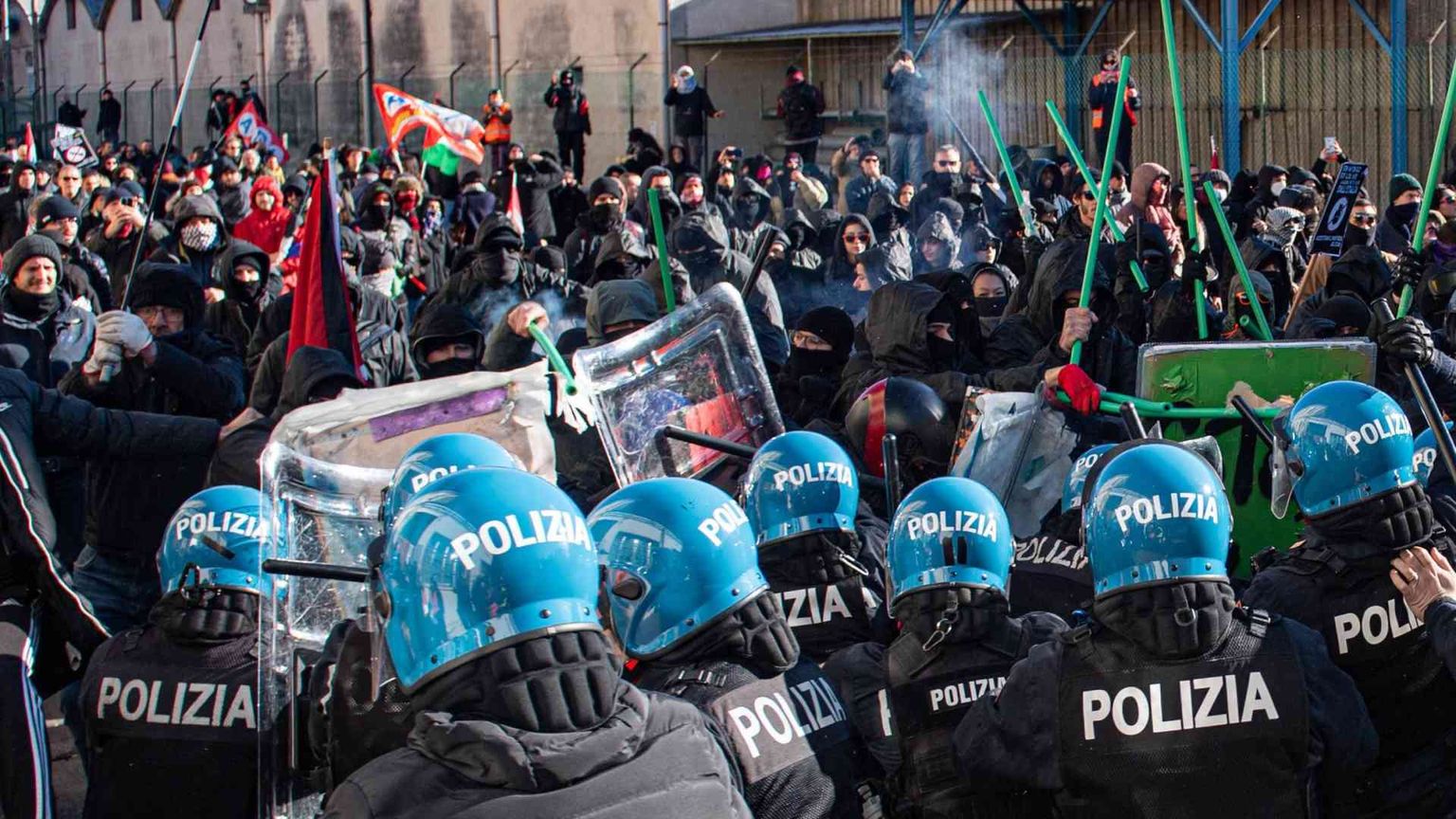 Scontri e cariche a Vicenza per la presenza di Israele in Fiera