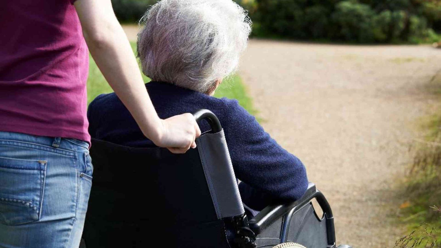 Anziani malati, già tagliata da 1.000 a 850 euro la quota aggiuntiva