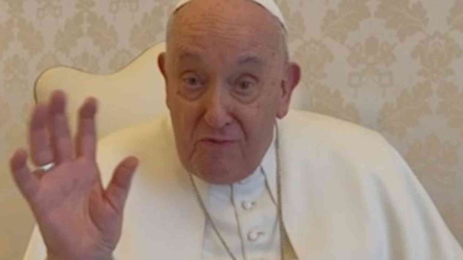 Video del Papa alla giovane malata: continua a lottare