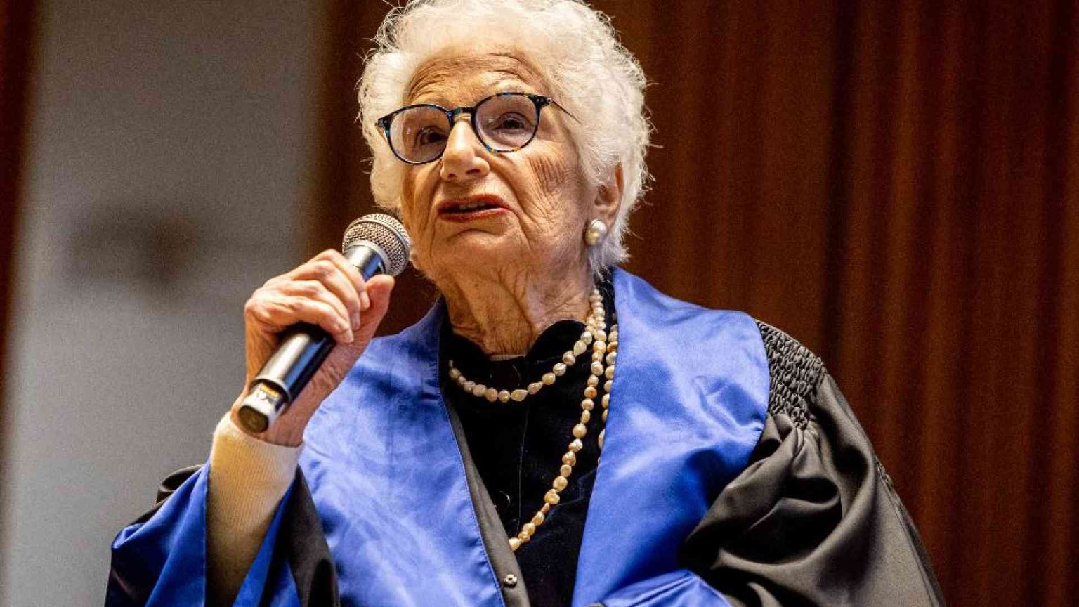 Segre: penso ai bimbi morti il 7 ottobre. Zuppi: non minimizzare l'odio