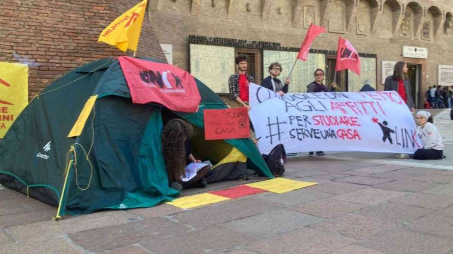 Studentati diffusi e notti sospese: il popolo delle tende nove mesi dopo