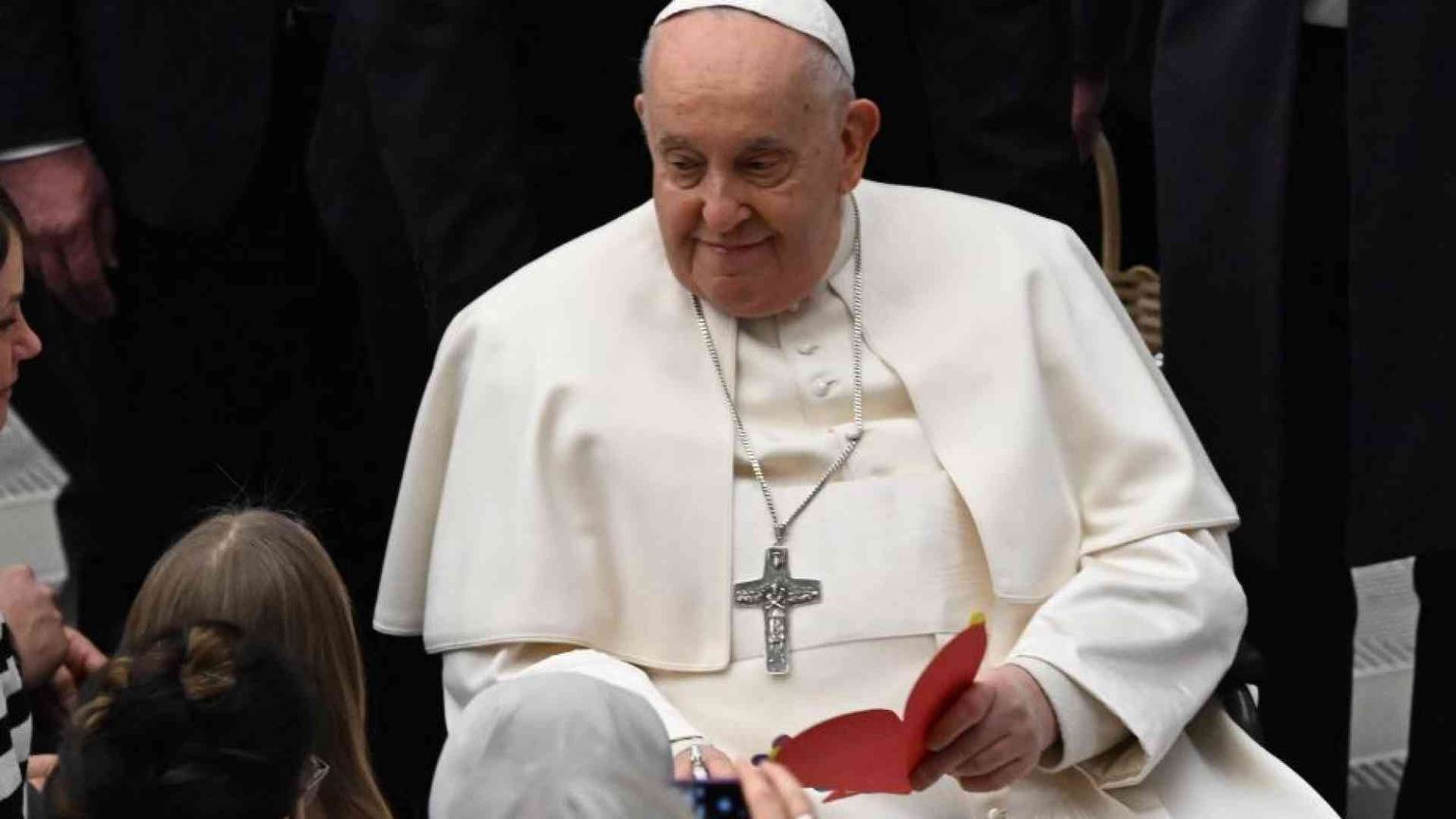 Il Papa: l'ira, vizio devastante. Ma esiste una santa indignazione