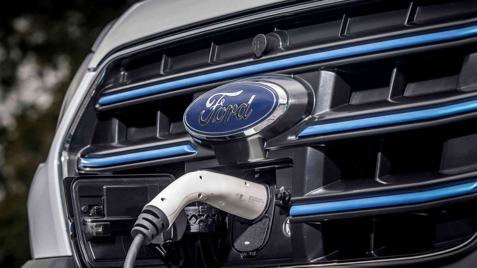 Auto, Toyota guida il partito degli "elettroscettici"