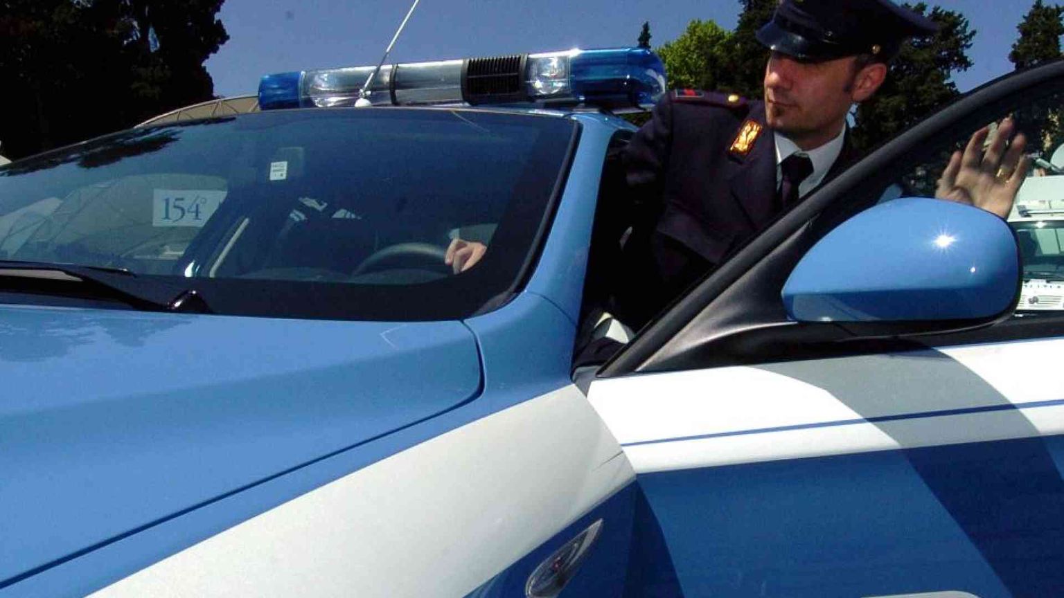 Intimidazione alla giudice sotto scorta: testa di capretto davanti a casa