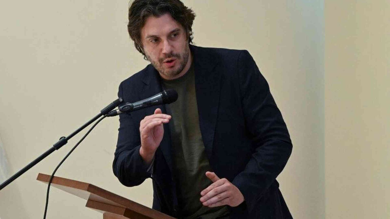 Silvestri (M5s): «Alt al linguaggio volgare e violento in tv»