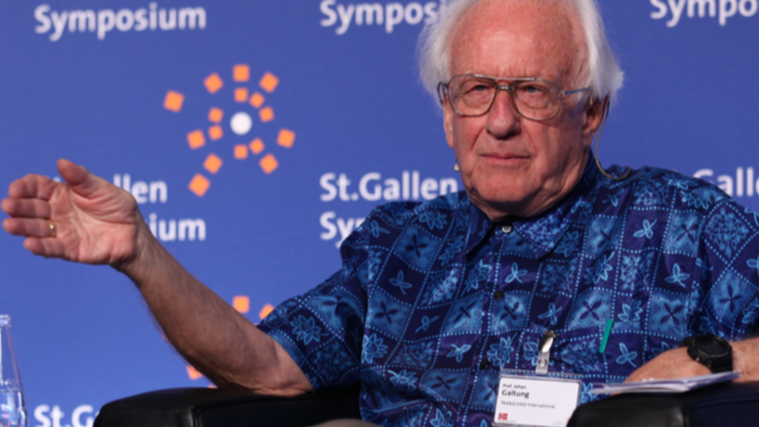 Addio a Johnn Galtung, uno dei più grandi ricercatori per la pace del '900