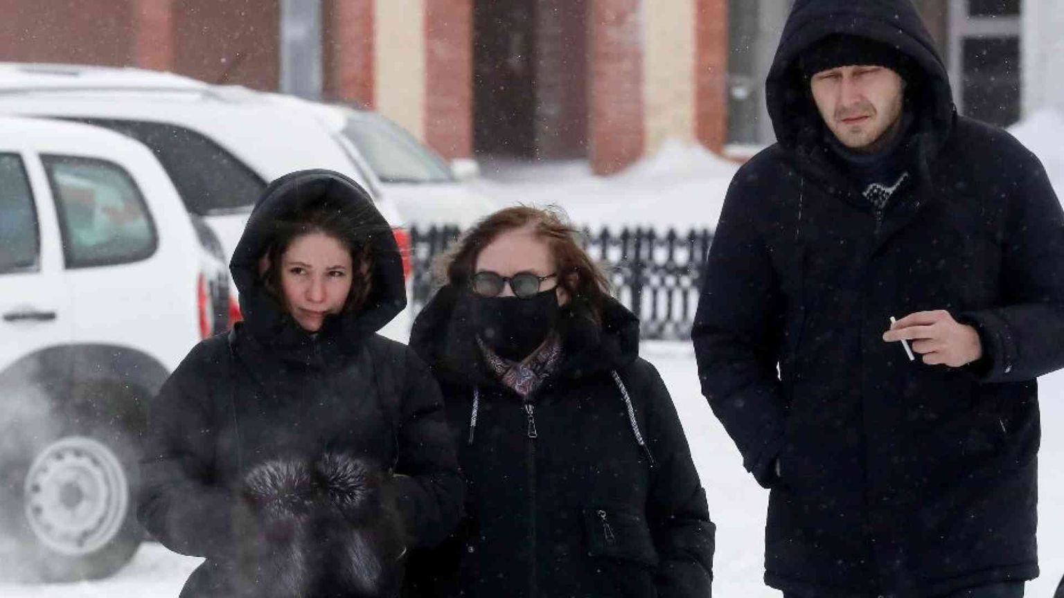 La madre di Navalny: «Ridatemi il suo corpo». Ricercato anche il fratello