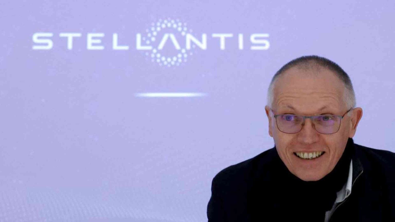 Stellantis, quanto guadagnano il presidente John Elkann e l'ad Carlos Tavares