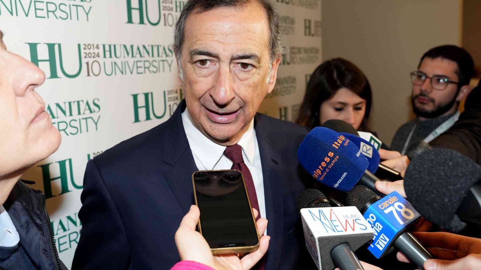 Sugli affitti brevi Sala attacca Santanché: nessuna limitazione