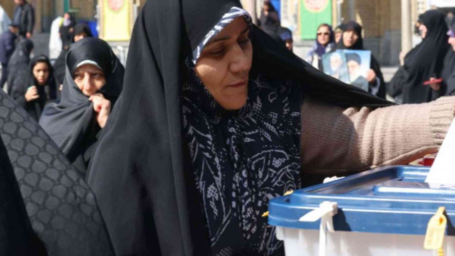 L'Iran al voto boicotta le urne: affluenza al 40,6%