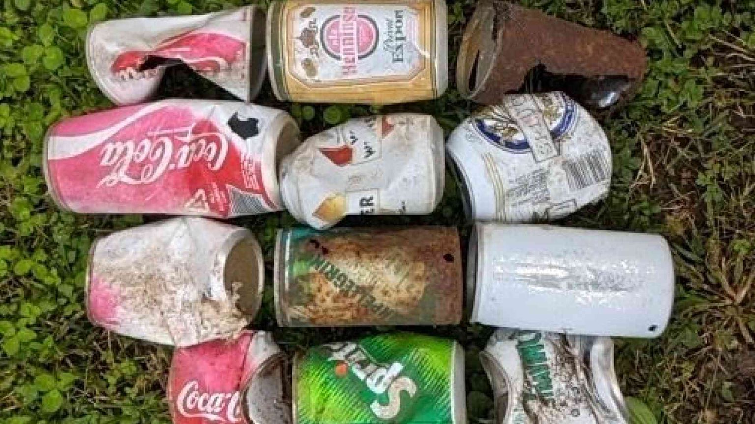 Fazzoletti, lattine e pneumatici: sulle Alpi una vetta piena di rifiuti