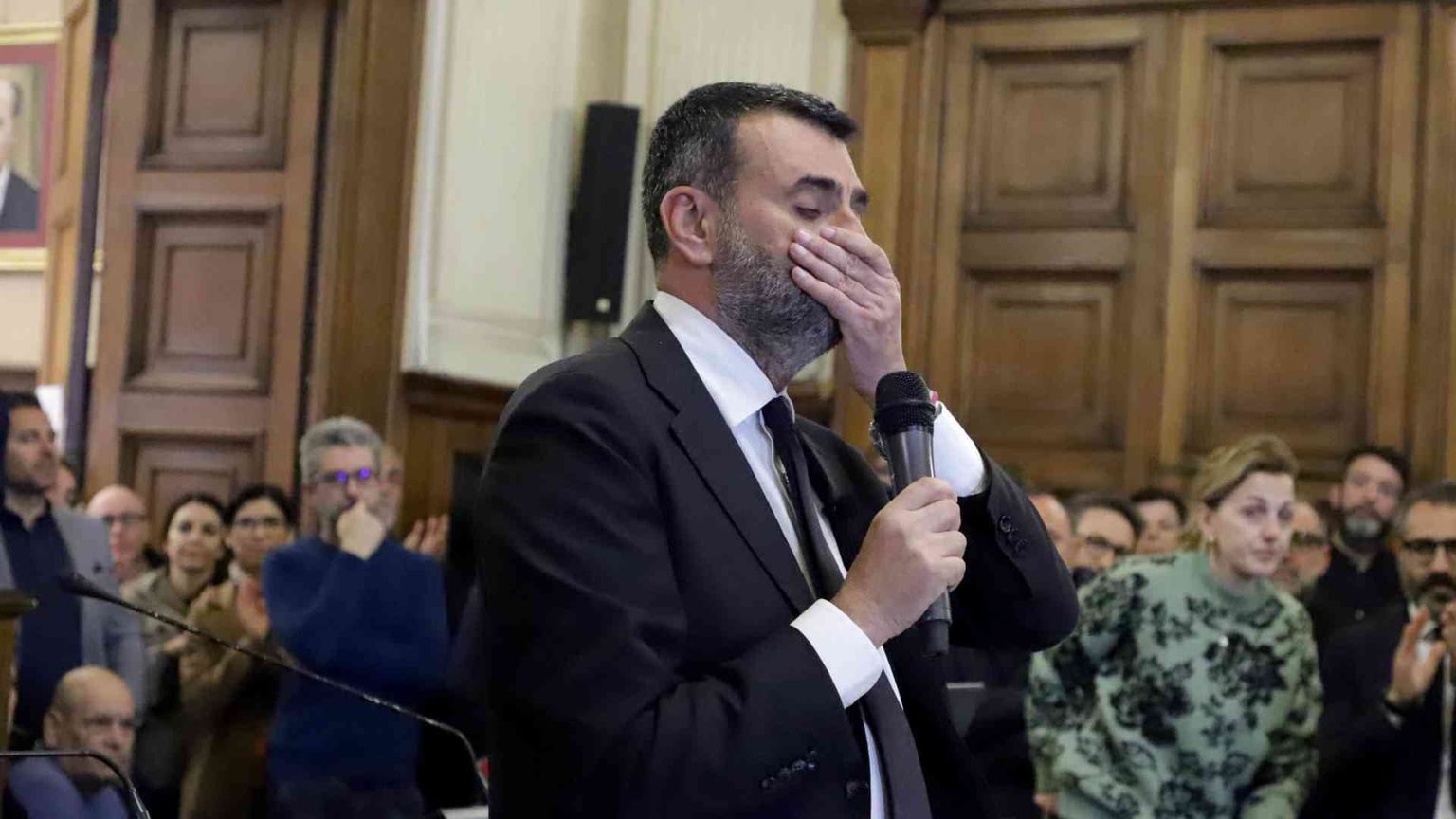 Bari a rischio commissariamento. Decaro: «Pronto a rinunciare alla scorta»