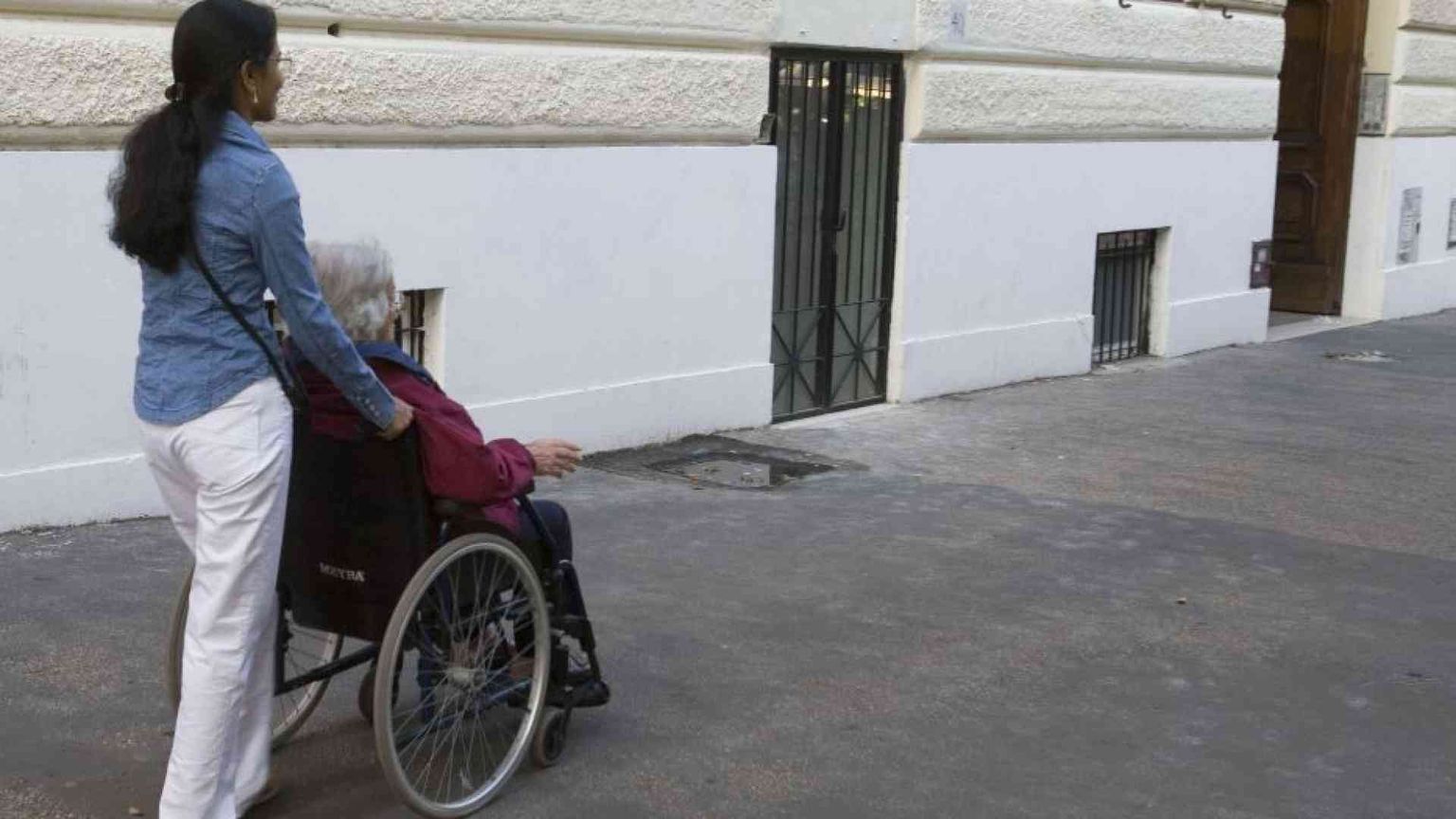 Anziani non autosufficienti, in vigore la «riforma che non c'è»