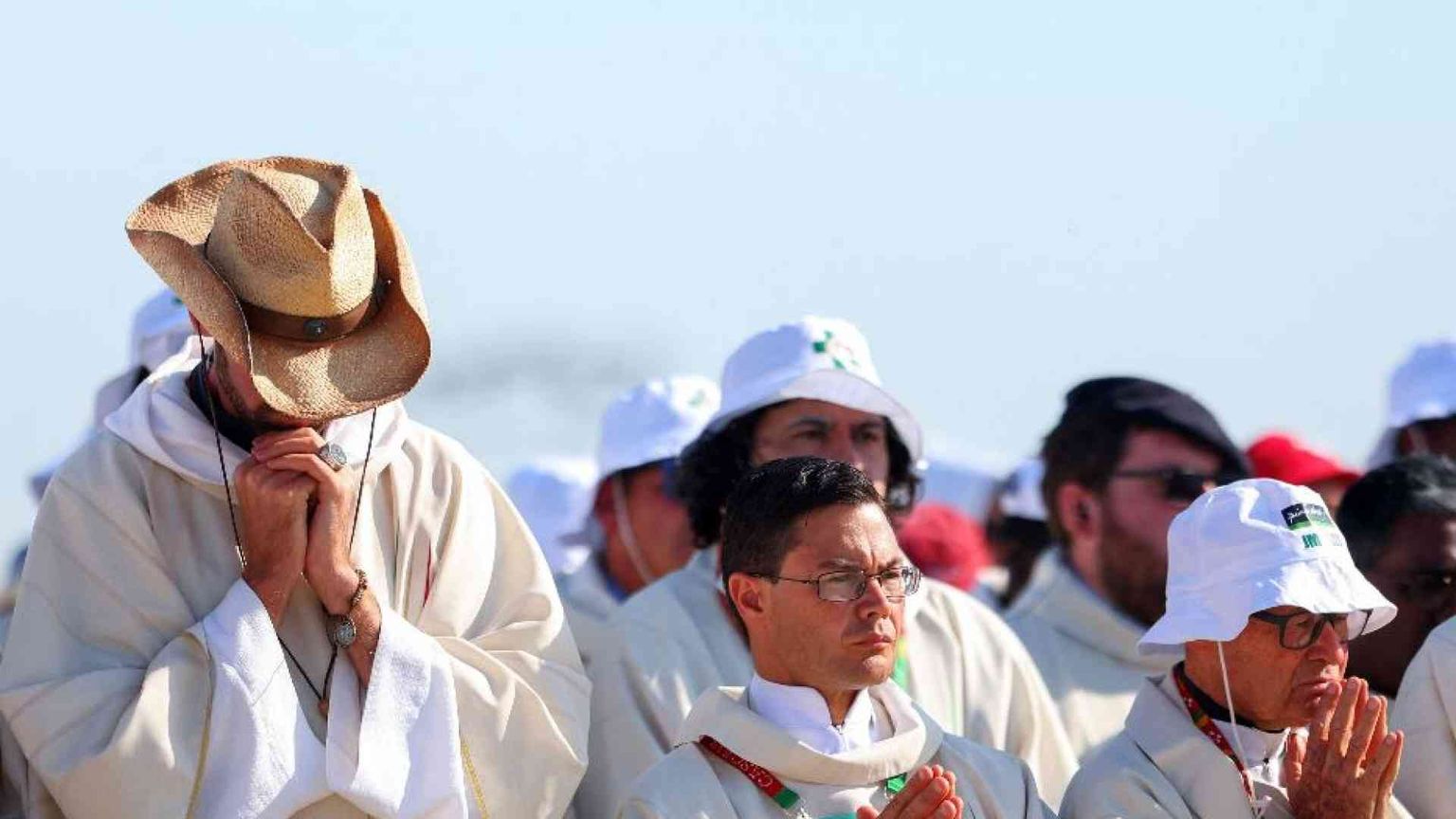 L'abito fa il prete. O forse no