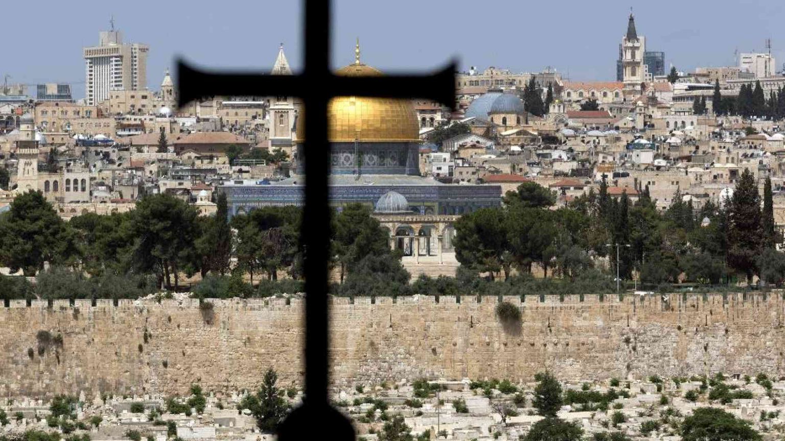 Il Papa ai cattolici di Terra Santa: non vi lasceremo soli