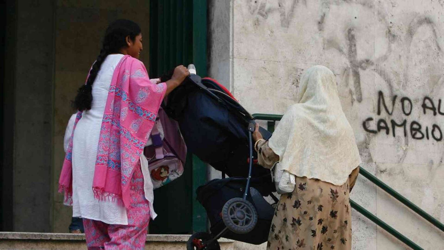 Un tetto agli alunni stranieri in classe: 20 o 50%? Le idee del governo