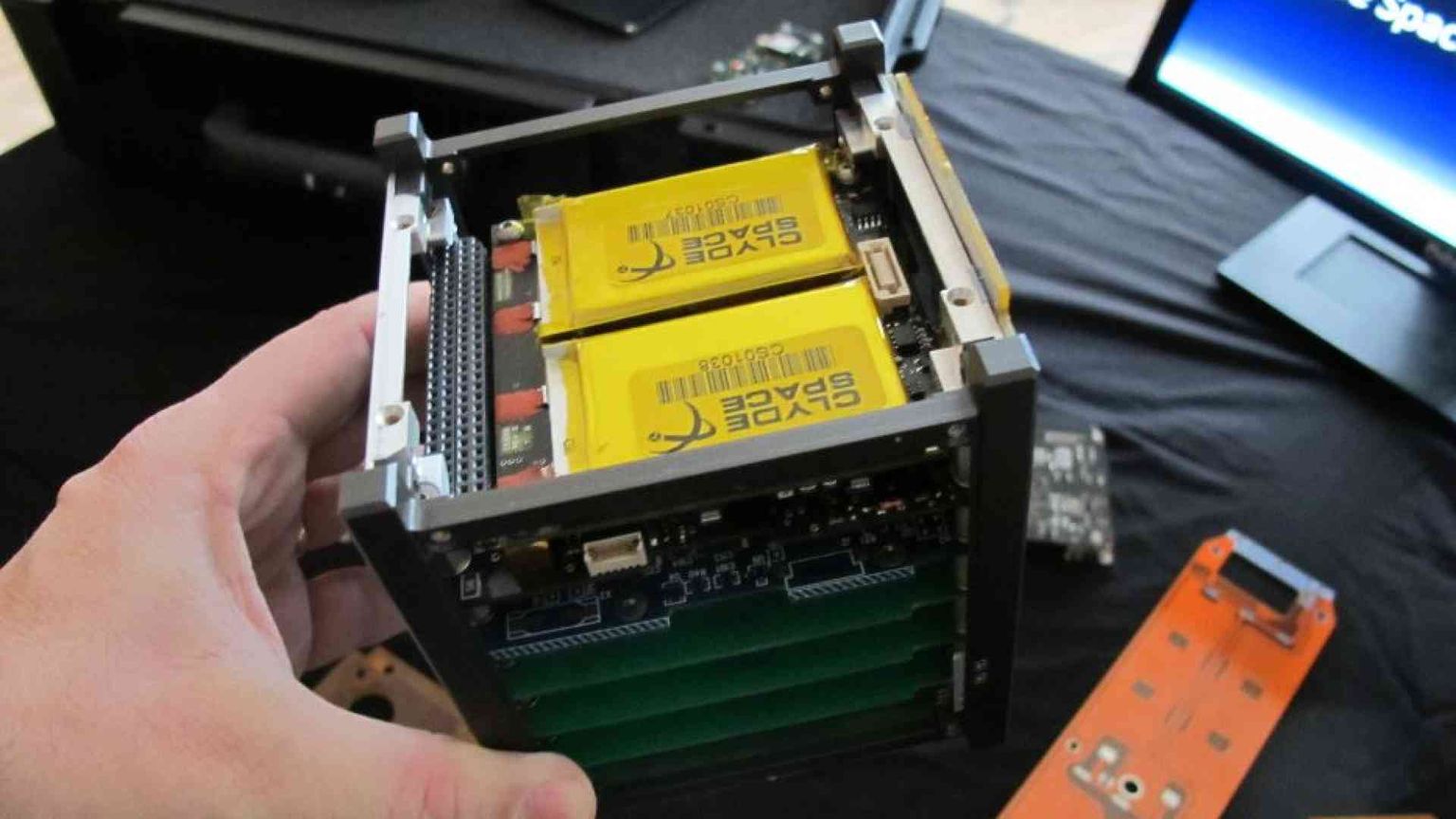 I satelliti diventano micro (e aiutano anche i Paesi poveri)