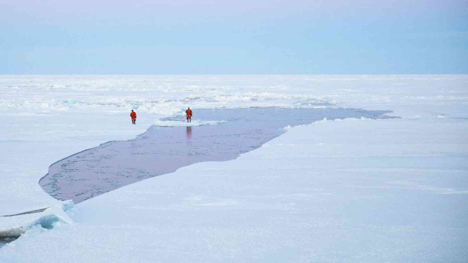 Un viaggio tra i ghiacci dei poli per indagare i cambiamenti climatici