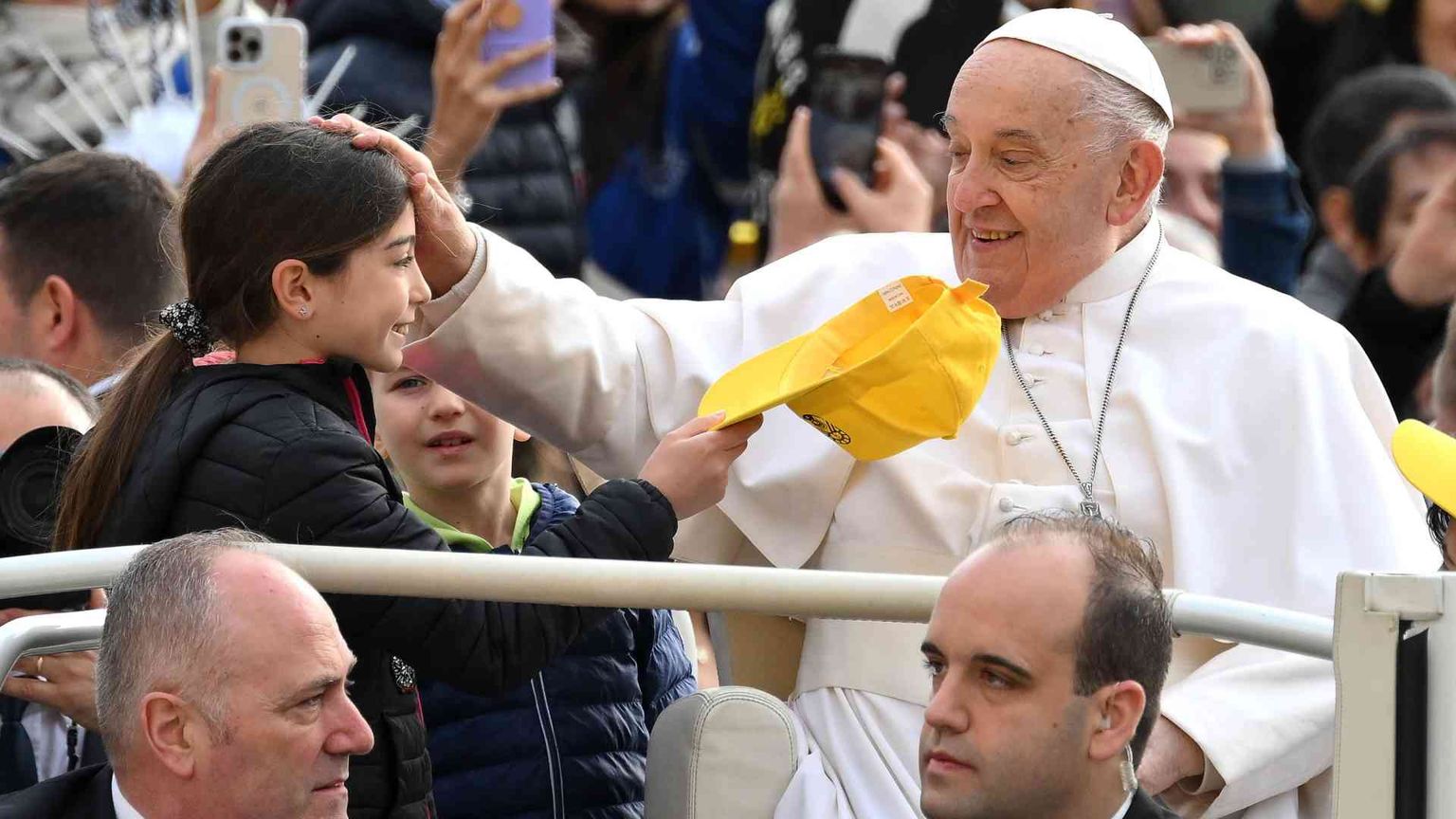Il Papa: «Un cristiano senza coraggio è un cristiano inutile»