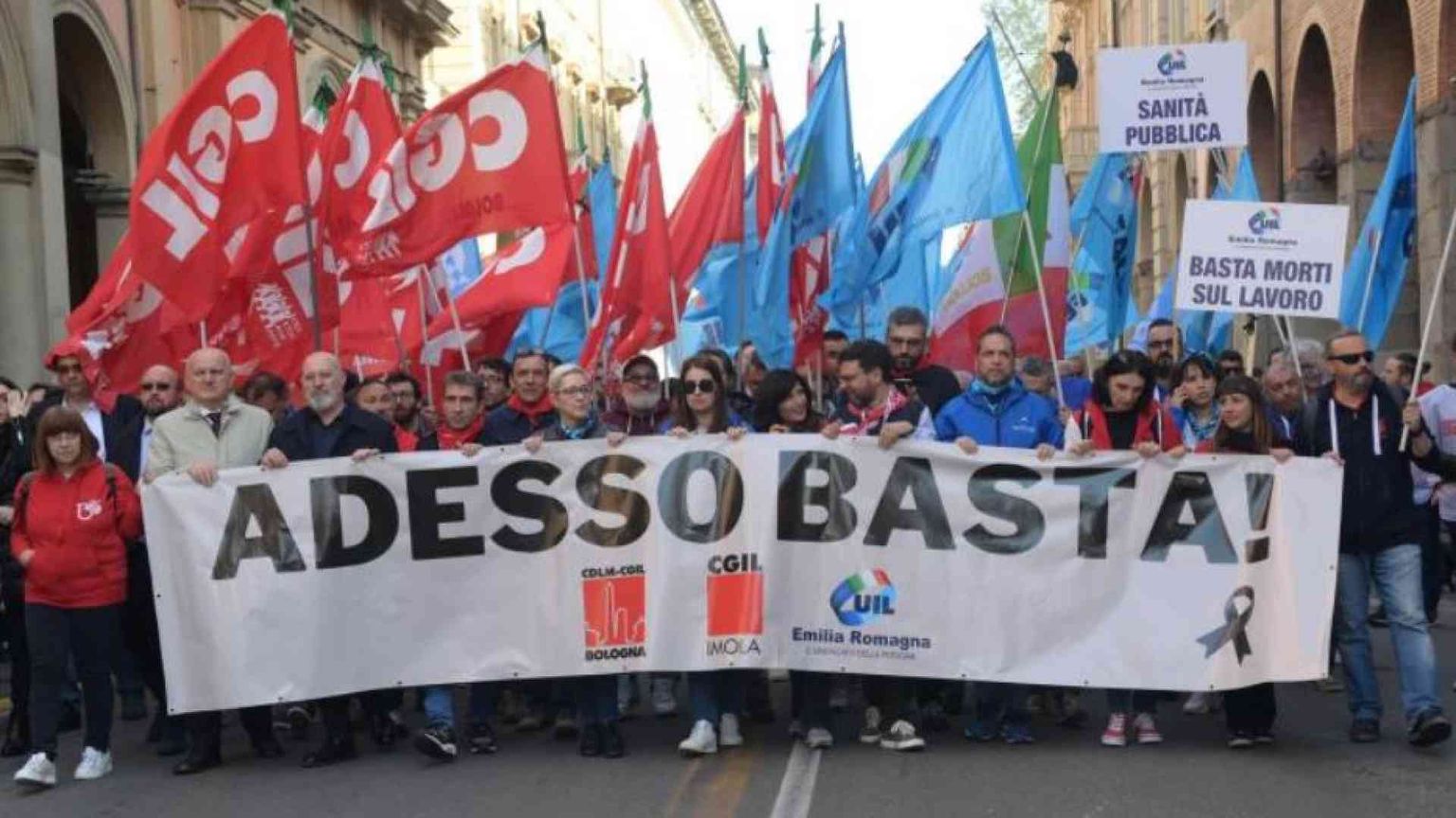 Bologna chiede fatti. Zuppi: al centro ci sono le persone