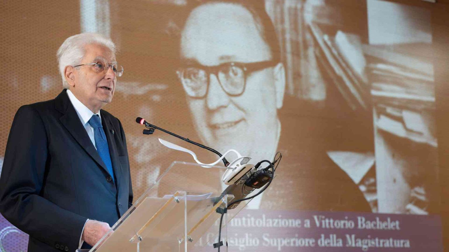 Mattarella ricorda Bachelet: «Appartenenza magistrati non generi baratti»