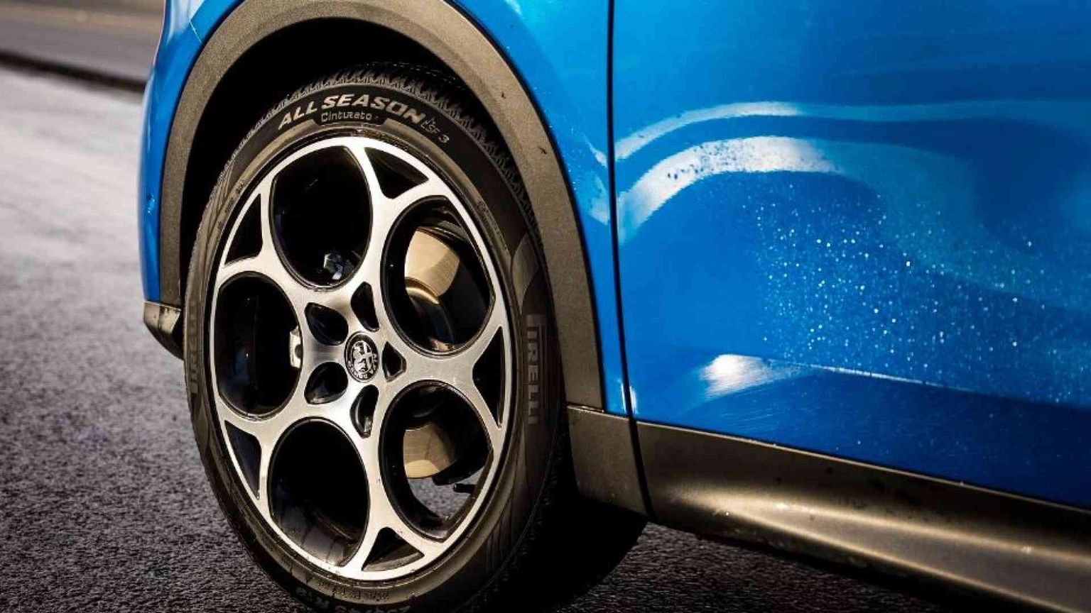 Premi al Pirelli All Season SF3: "Il più sicuro su asciutto e bagnato"