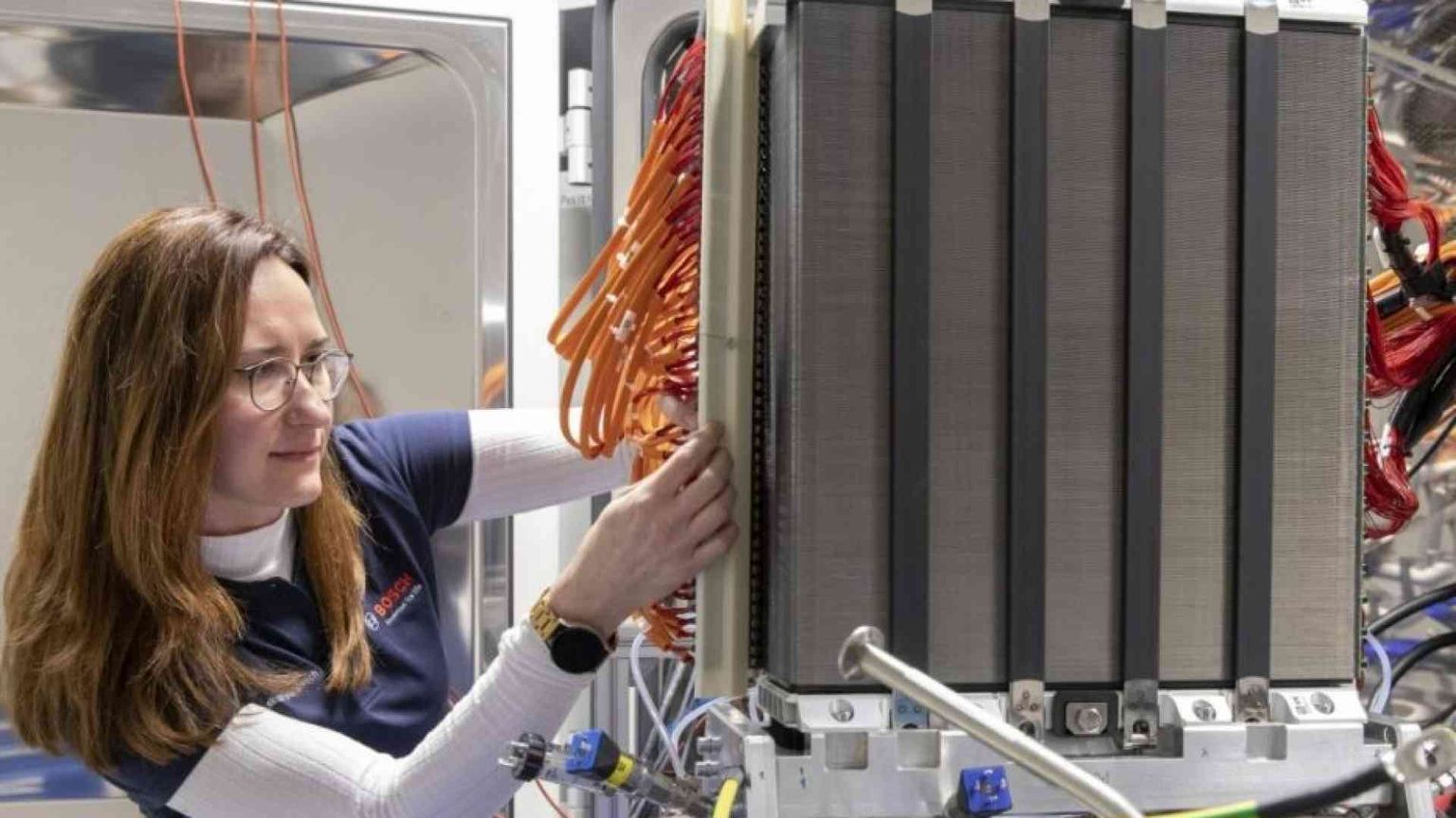 Tecnologia connessa alla dinamica delle auto: Bosch prepara grandi novità