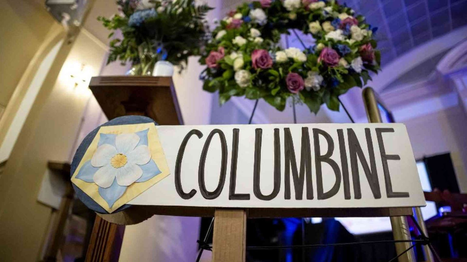 Columbine, 25 anni fa la strage. Biden: «Il Congresso faccia la sua parte»