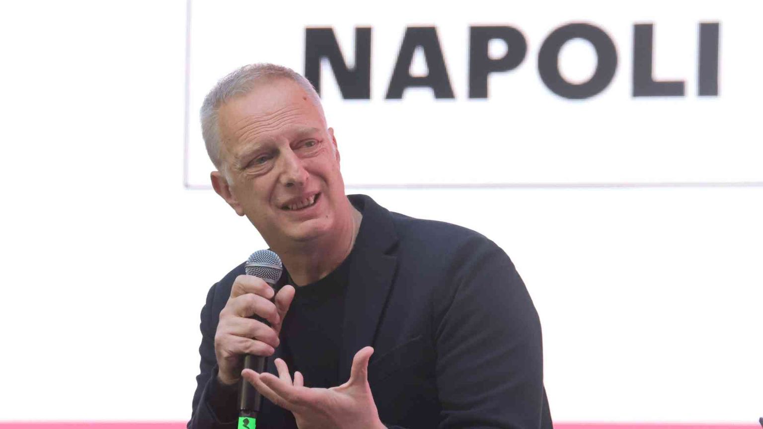 La «paura» dello scrittore e le «telefonate» della premier alla Rai