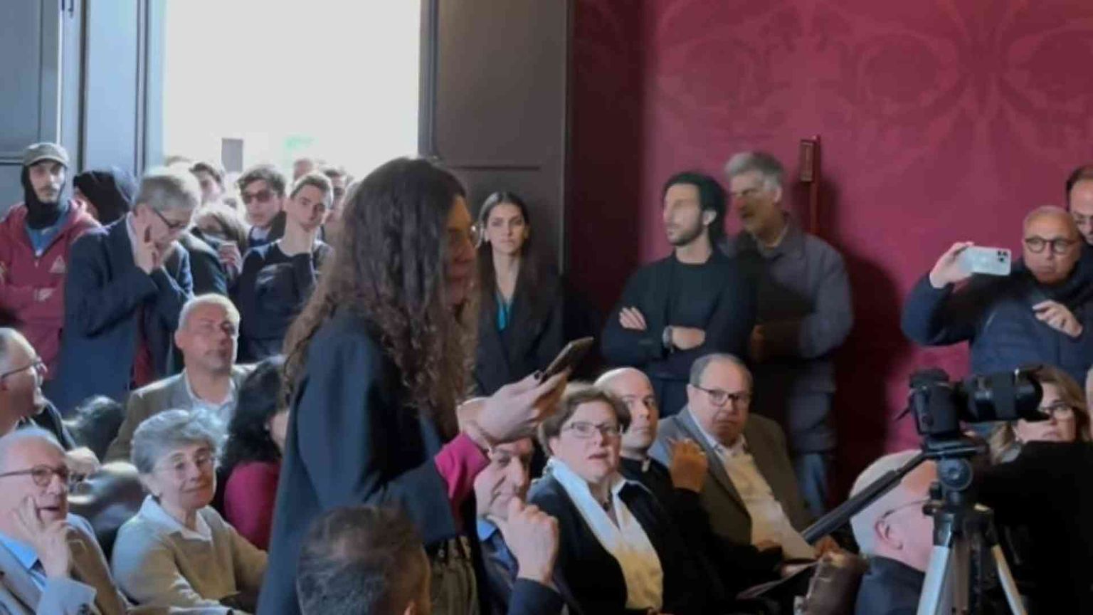 L'arcivescovo: forum impedito, sconfitta per tutti. Dialogo fuori dai recinti