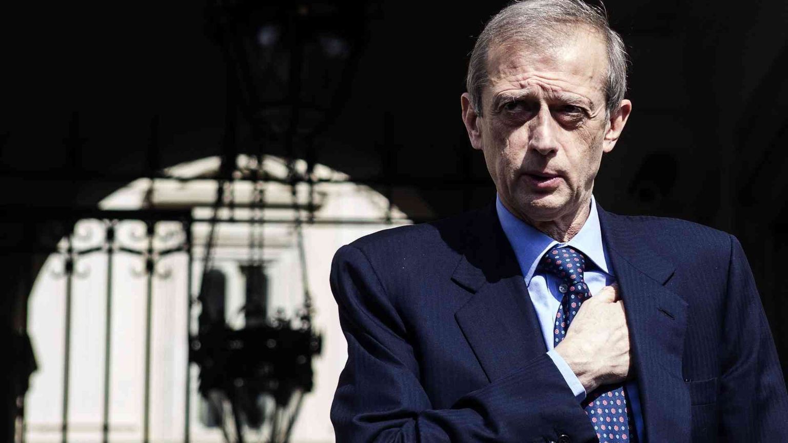 La denuncia in aeroporto. Fassino: mai appropriato di nulla