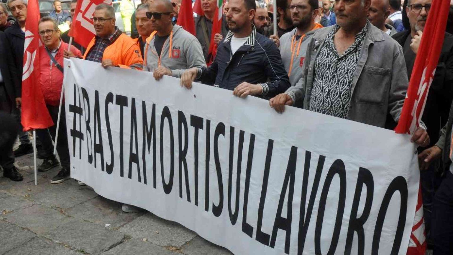 L'arcivescovo: «Le morti sul lavoro sono la nostra sconfitta»
