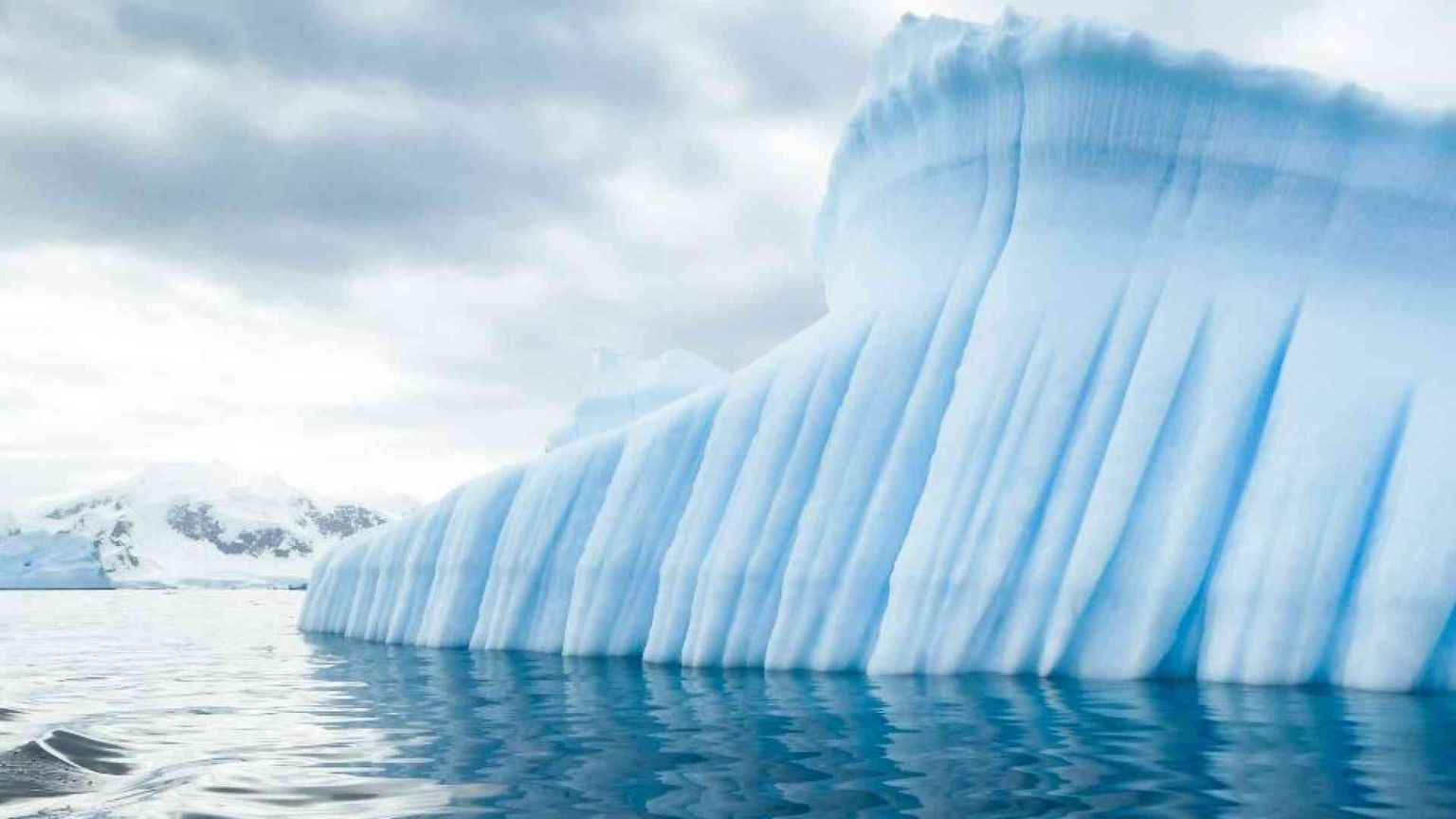 Allarme Antartide: i ghiacci si stanno sciogliendo più velocemente del previsto