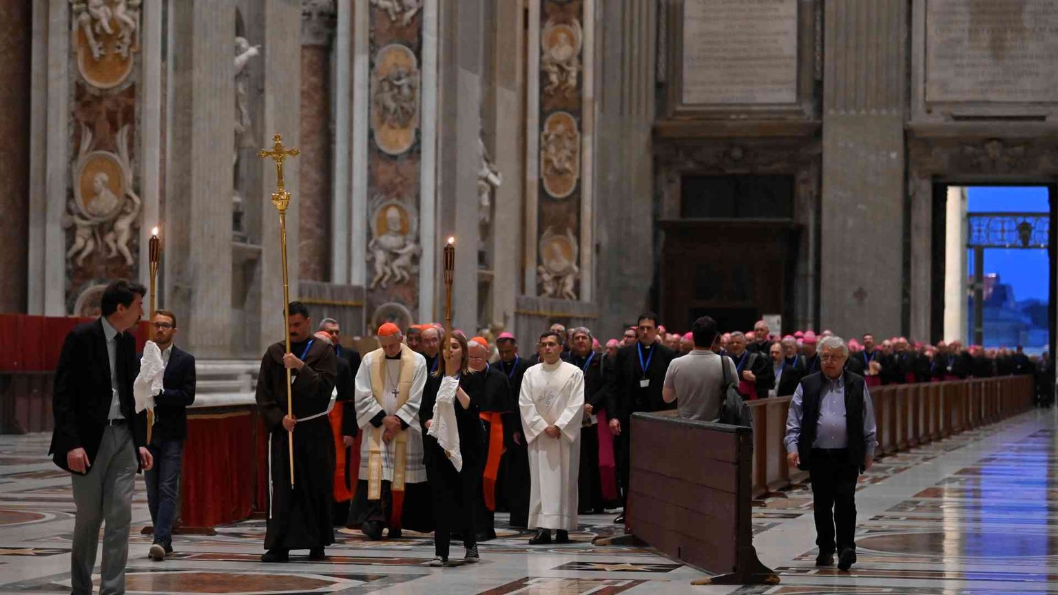 Zuppi e i vescovi: «Maria ci faccia artigiani di pace»