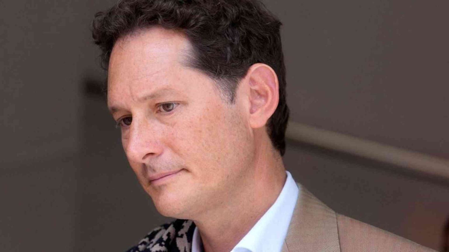 Elkann, messaggio al Governo: «Per Stellantis un futuro forte in Italia»