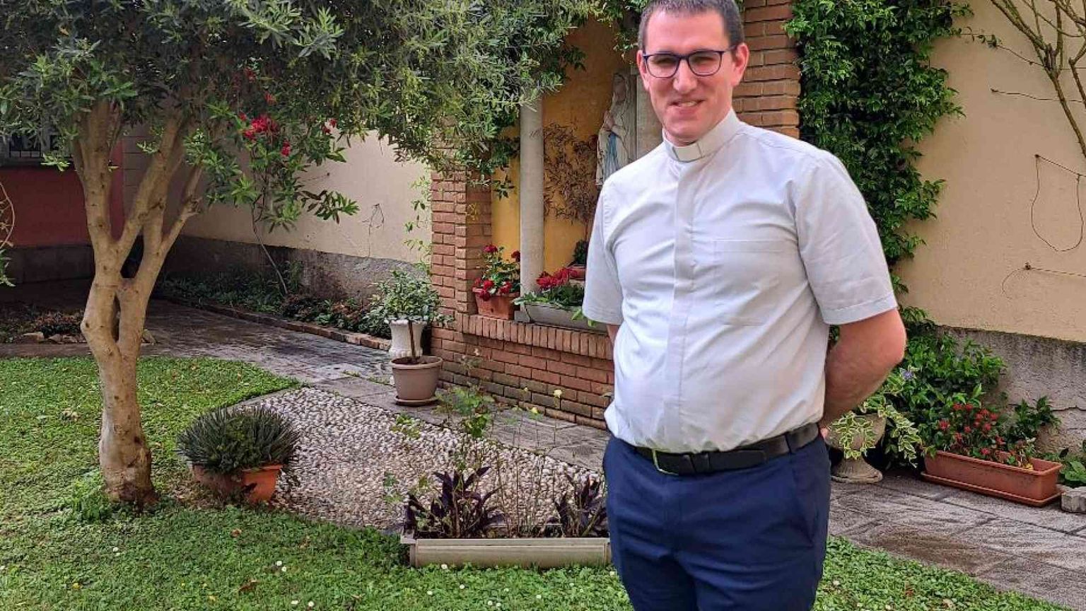 Il coraggio di don Omar: l'oratorio chiuso per risse è ripartito