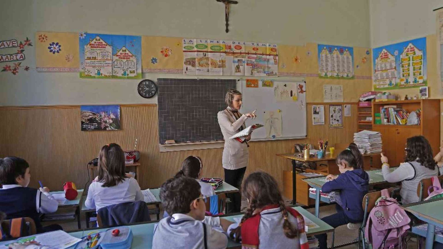 Tagliati 12 milioni alle scuole paritarie: «Così chiudiamo»