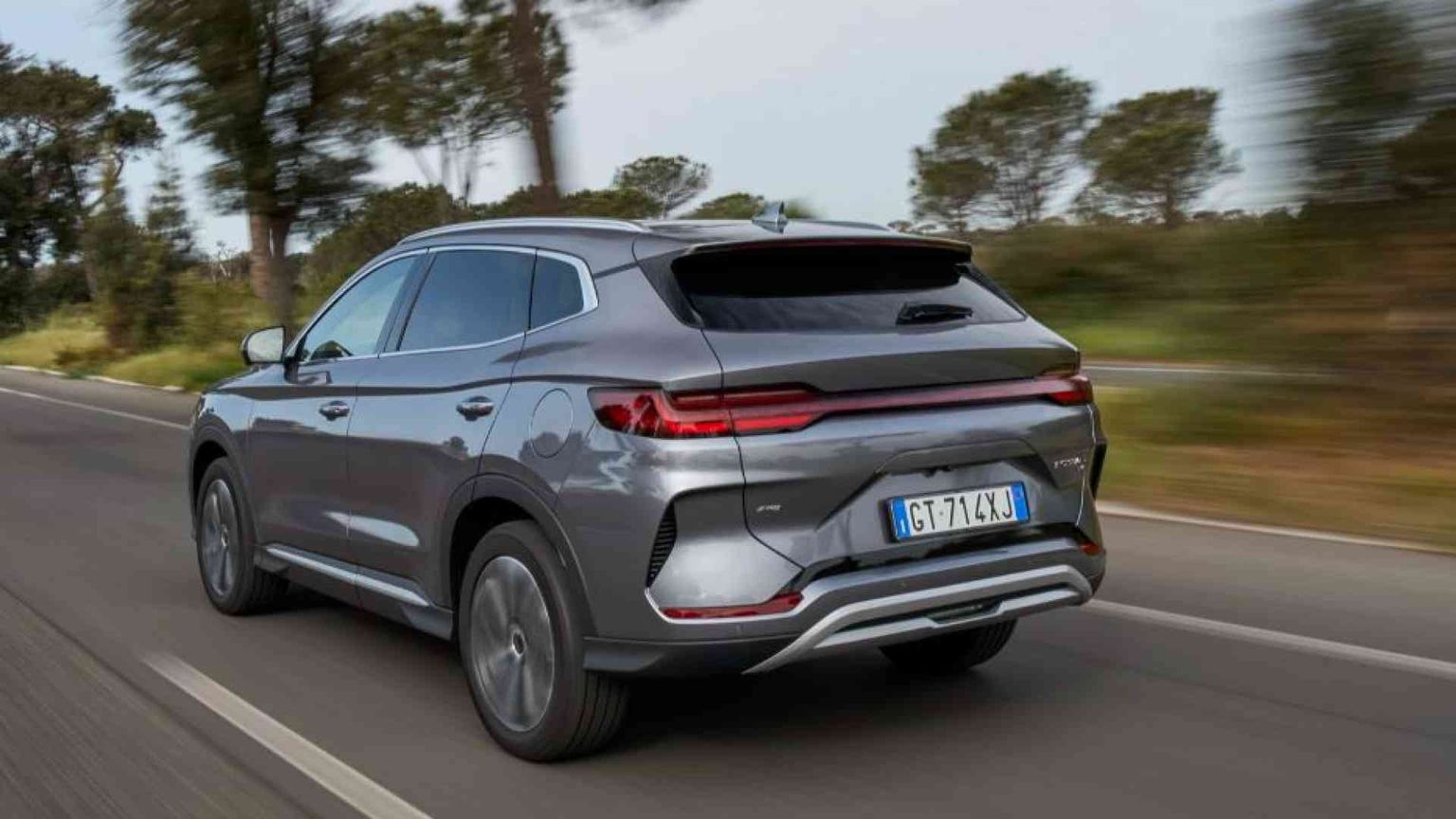 BYD Seal U DM-i, l'ibrida intelligente che decide quale motore usare