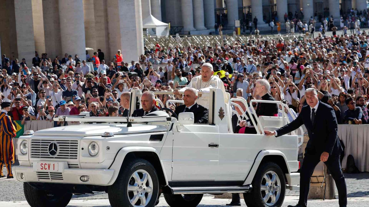 Il Papa invoca la pace e parla della libertà dello Spirito Santo